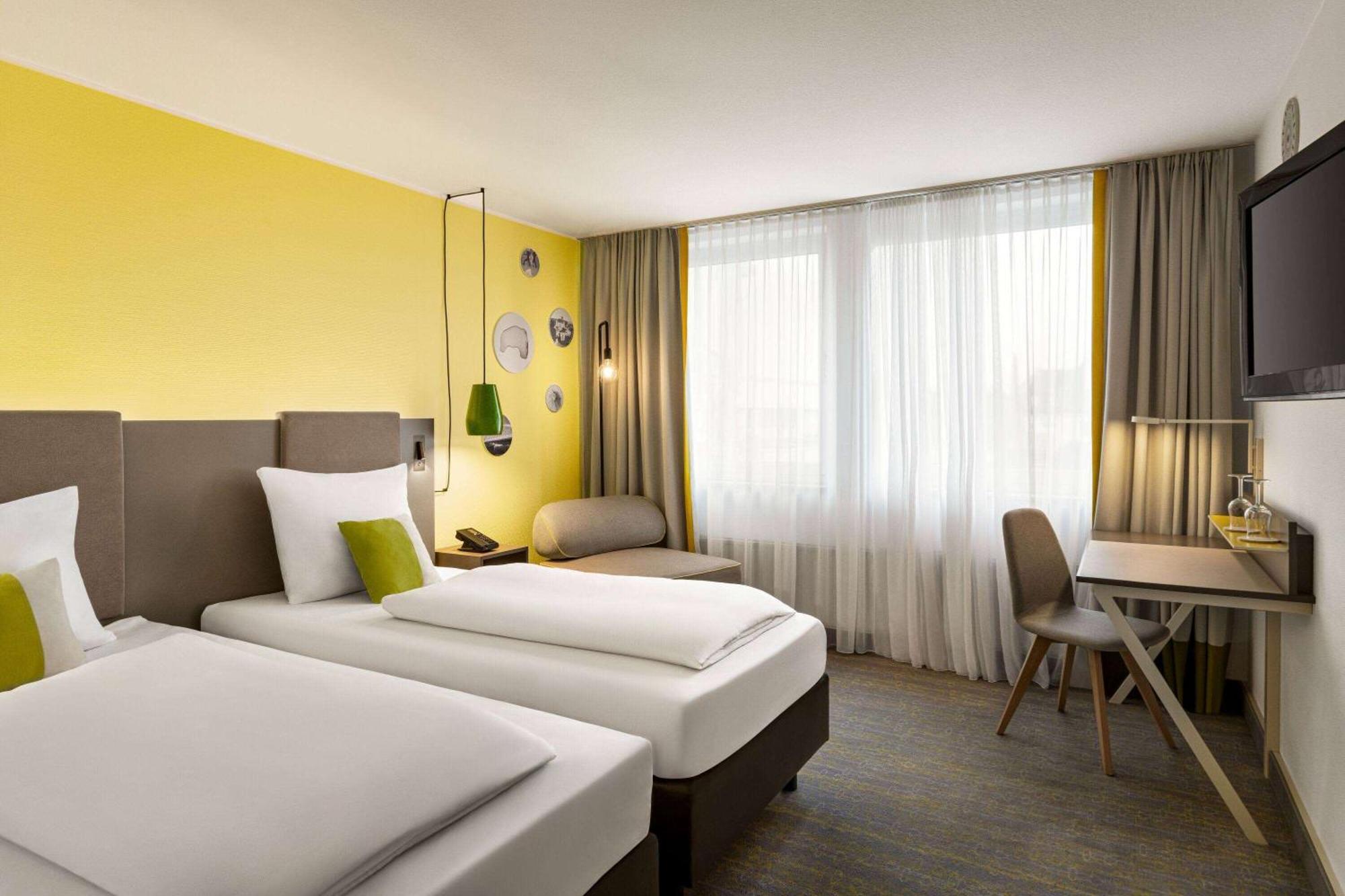 Vienna House Easy By Wyndham Guenzburg Hotel Exterior foto