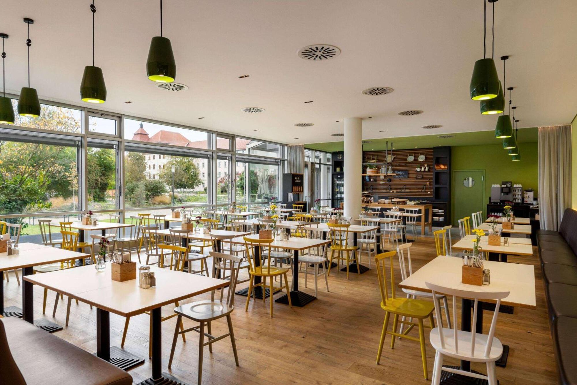 Vienna House Easy By Wyndham Guenzburg Hotel Exterior foto