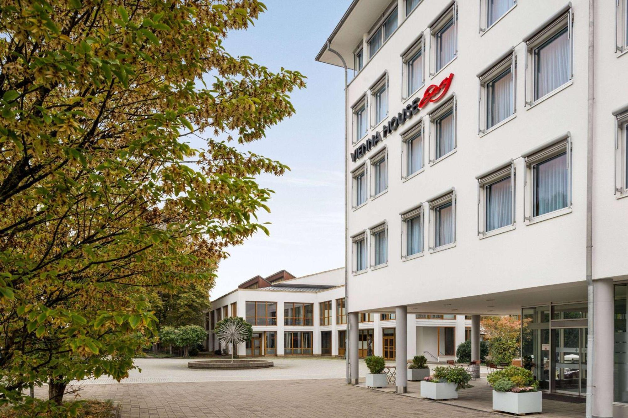Vienna House Easy By Wyndham Guenzburg Hotel Exterior foto