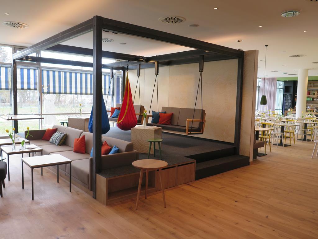 Vienna House Easy By Wyndham Guenzburg Hotel Exterior foto